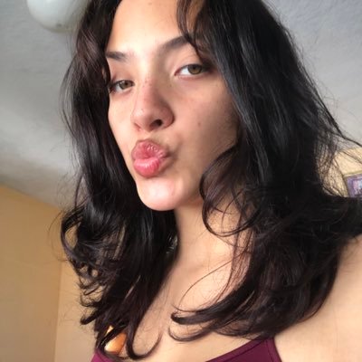 ann_mmg's profile picture. tengo 17, y me duele la espalda