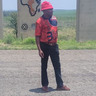 eliasmakhutle's profile picture. I love walking in the rain cause no one can see my tears 🔛🔛
