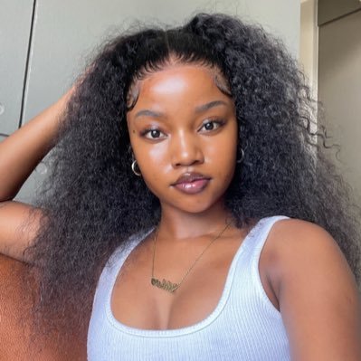 SihleMoye's profile picture. || Fashion || Beauty || Lifestyle || Hair 📍: South Africa 🇿🇦