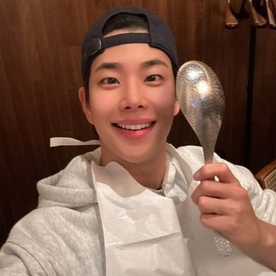 izk3LKvBOaUdaN1's profile picture. 널 살려내겠어!👩🏻‍⚕️1994년 본과 2학년/
lovely, adorable MJ /
요정 소년 명준이 🧚💕/
아로하💜