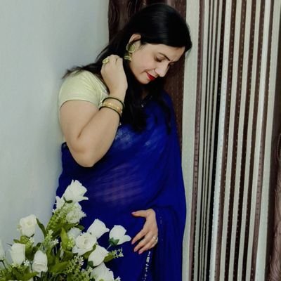 PriyaYa33039227's profile picture. 🌻मोहब्बत एक नशा है...और हम नशीली चीज़ों से दूर हैं..🌻