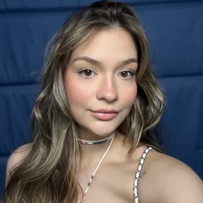 annasosocruzas's profile picture. cuidado! esse perfil falará sobre política, divas pop, futebol, cinema e economia em um único tweet