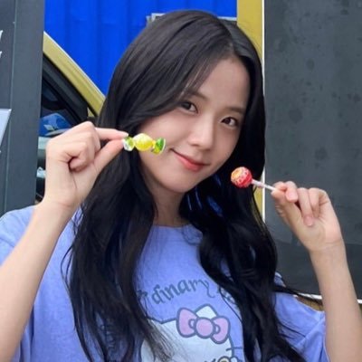 blurrynina's profile picture. 