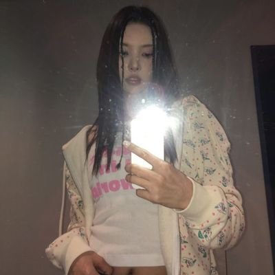 _femmexfatale_'s profile picture. tired