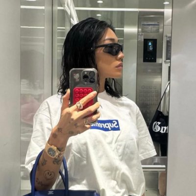 Elea_vvo's profile picture. Loving yourself is the beginning of a lifelong romance.