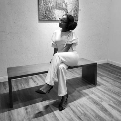 PamEphraim's profile picture. Leopard in heels