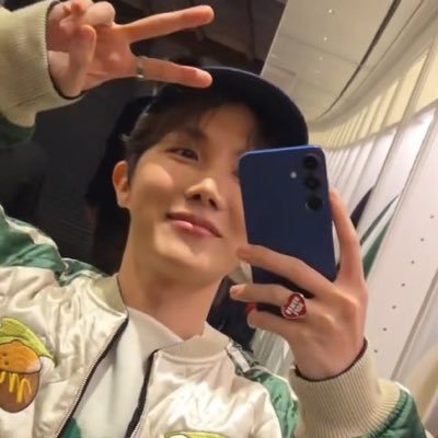 hobba135's profile picture. j-hope akgae🐾🐈‍⬛#jihyo❤️ All without a man, oh, you're killin' it, girl