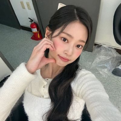 kinrminju's profile picture. (2001) • A star reborn in stillness, where every role she touches turns into poetry without needing a single word. 🌙🎬
