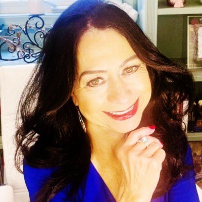 LisaPetrilli's profile picture. Confidant & Bespoke Transformation Coach to the 0.005% | Guiding Elite Founders & CEOs to Navigate Inflection Points & Realize Their Highest Calling