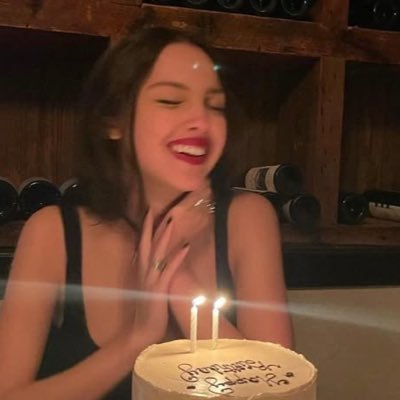 chweguts's profile picture. my favorite thoughts are jackie’s, the slumber party makeouts, the jealousy, the betrayal.