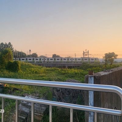 busrailroa94045's profile picture. 노래 듣거나 부르는걸 좋아하는 평범한 버철덕의 X계정입니다~! 주로 버스,철도를찍으며 가끔씩 퍼슈트를찍고 코노에서 스페도킵니다~! 아직 초짜지만 잘부탁드립니다~!