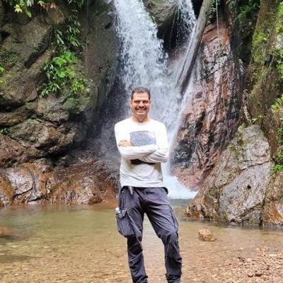 josluisgo's profile picture. Chilango/norteño. Padre de Jime, Majo y Regi. Me gusta correr ser feliz...