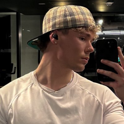 dmcrtt's profile picture. wackadoodle time