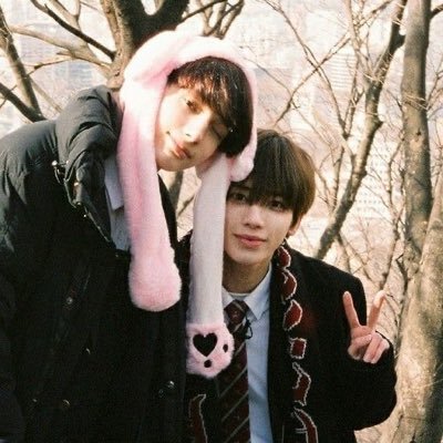 rawrrphil's profile picture. somewhere in the abyss