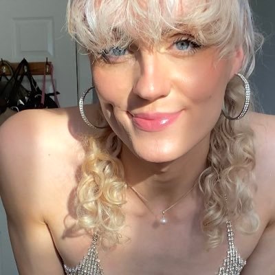 winniesdrmwrld's profile picture. 🌷wifey in training🌷 if you’re here we probably share the same fantasies🙇🏼‍♀️ I don’t bite…. (much👅)