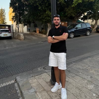 tomermeirovich's profile picture. בחור פשוט, קצין, אוהב מניות, אוהב תכנות, אוהב את השילוב שלהם, אוהב עסקים, אוהב את החיים. אם אין לחם תאכלו כאפות