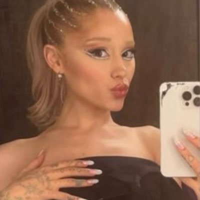 colatveit's profile picture. rhythms of the night consume my body, just let the music confiscate my soul ✧˖°.