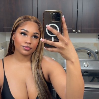 KeyaraKnowsBest's profile picture. Born a queen among these peasants | 🇹🇹 | 🎼 | ✈️ |