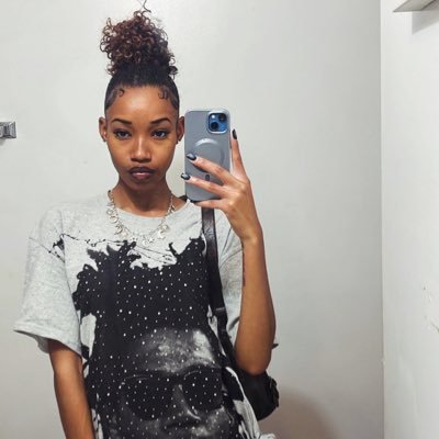 theequeenci's profile picture. 