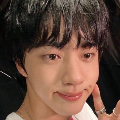 proudssuga's profile picture. big heartstopper guy ★ fan account