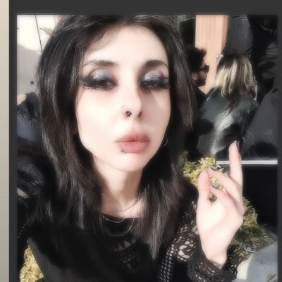 colorlessannie's profile picture. الو پدرسگ