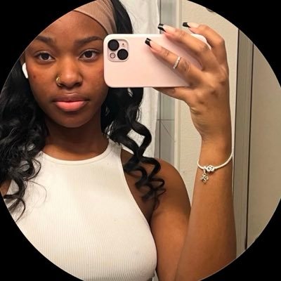 lilshe765's profile picture. Hey guys👋 my new X account, make sure you follow me 🥹