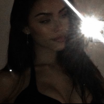 gldnluxe's profile picture. who is she? —— sb to unf. 🤍