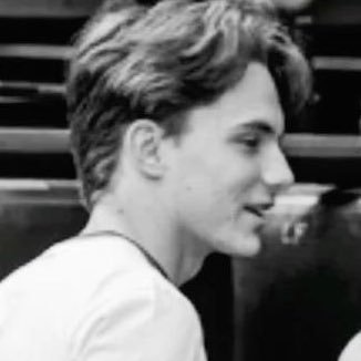 Piasrtri's profile picture. 