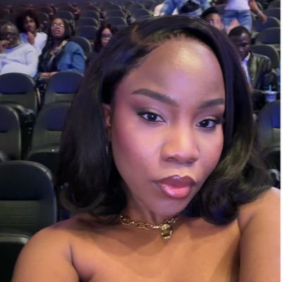 _chinelo_'s profile picture. An ordinary woman helped by God. Physician.