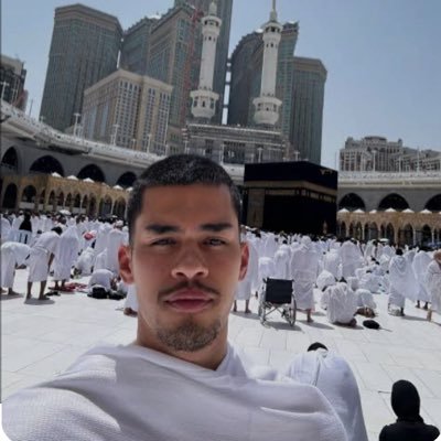sneakohalal's profile picture. Waking up the modern man. No lies. No haram.