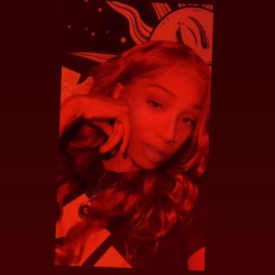 Jazzeronii's profile picture. “stand clear of the closing doors pls”