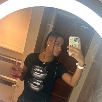 roberttsantt's profile picture. 😏