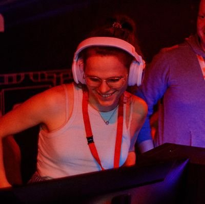 itsElla_val's profile picture. Head of DB @Valorant   ▫️@frost_0203 ❤️     ▫️ enabled by @EsportsPlayerF1 🎮 and DB Talent 🚅    ▫️4x 🏆 VRC Wins