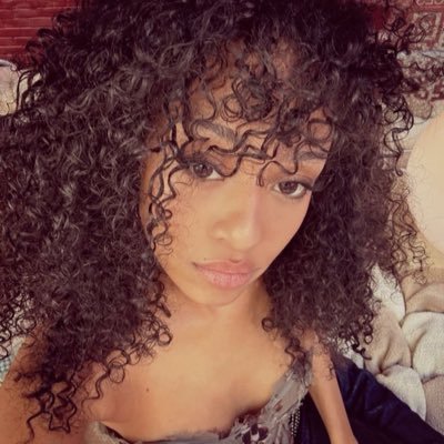 luvvhwaoo's profile picture. a lesbian who likes kpop & gl media