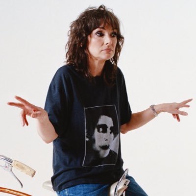 marshjopper's profile picture. Joyce Byers forever 🪓❤️