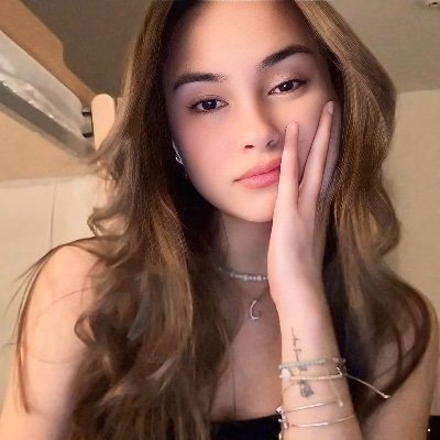 zorahnasa's profile picture. 