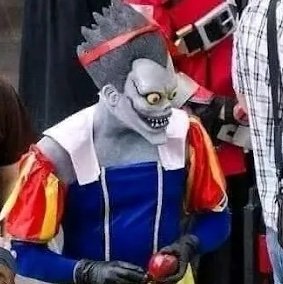 princesssryuk's profile picture. 🍎🦇 30 | She/They | where all my intrusive thoughts go