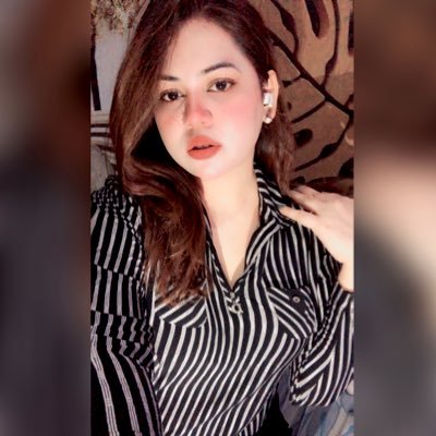 sochologist's profile picture. Clinical psychologist|| I analyze your thoughts while exploring my own weirdness of life. Introvert at heart, extrovert on occasion.