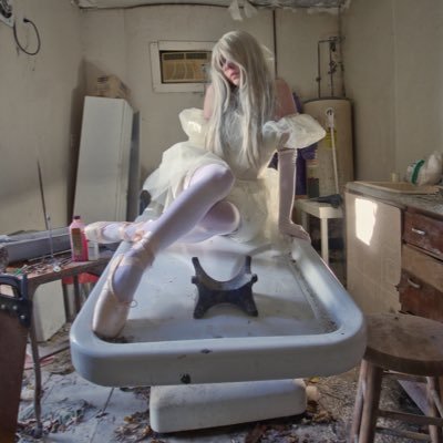 veiled_void's profile picture. Dreams into Reality. Photographer, Self Portraiture, Videographer https://t.co/uKWNKVhaZr MY VIRAL CAT VID: https://t.co/gbLEfJENNh