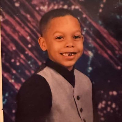 FoxxChasepaper's profile picture. 