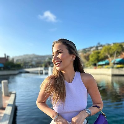 Sofia1986A's profile picture. Italian in the US · 10+ years in tech
Coffee, code & quiet confidence