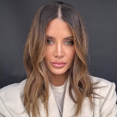 michmich0818's profile picture. Chasing sunsets and making memories 🎇