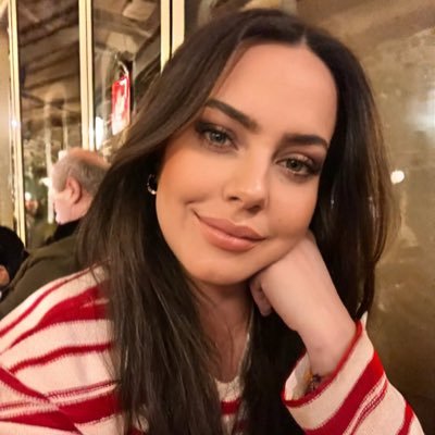 oznurbayraktarr's profile picture. Çınar🍁🦁 61🍃 ❤️💛