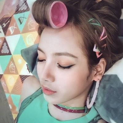 vhwlept22's profile picture. Only who loves Taehyung b*i*t*c*h
🎧✨
Lisa, Queen of the World 💅🎀