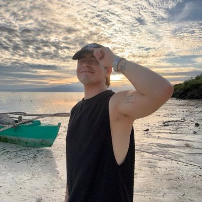 xyouridolraffy's profile picture. In a world where you can be anything, be kind.