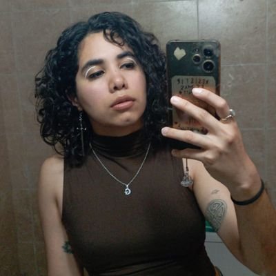 hmairalucia's profile picture. siempre puedo contar otra historia | bisexual 

✍🏽 @Letra_P
