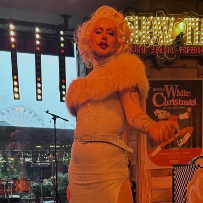 ezraskag's profile picture. Anti-twink activist & shiny charlatan • They/Them • BLM • TLM • QLM