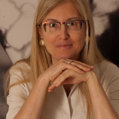 Psicóloga, sexóloga, terapeuta de pareja  y escritora. Autora de Proyecto Tabú, Mente y deseo en la mujer, La Masturbación, Celia en el cielo y otros libros.