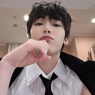 violetslt's profile picture. she / her – 16 | #sunki ⟡ ݁₊ . ⋆.˚ u got me moonstruck ‧₊˚ ☾.