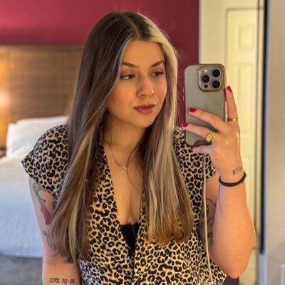 ValGonzalez23's profile picture. Le voy a los Pumas pero sí me baño, CR7 es mi ídolo. 😶‍🌫️ ⚽️ IG: 📸 valegonzalezof  Opiniones personales.